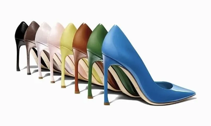 Packshot escarpins Dior multicolores alignés, Studio 258