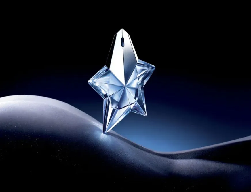 Étoile Angel en lévitation, packshot parfum, studio photo Paris 18e